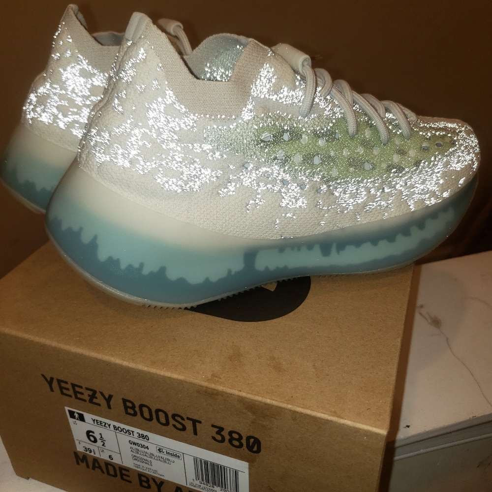 Yeezy Boost 380 - Picture 4 of 11